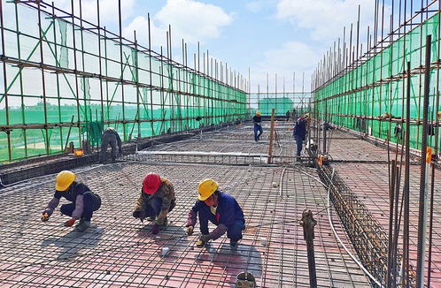 广西建工二建 春节坚守岗位不打烊，重点项目施工建设忙